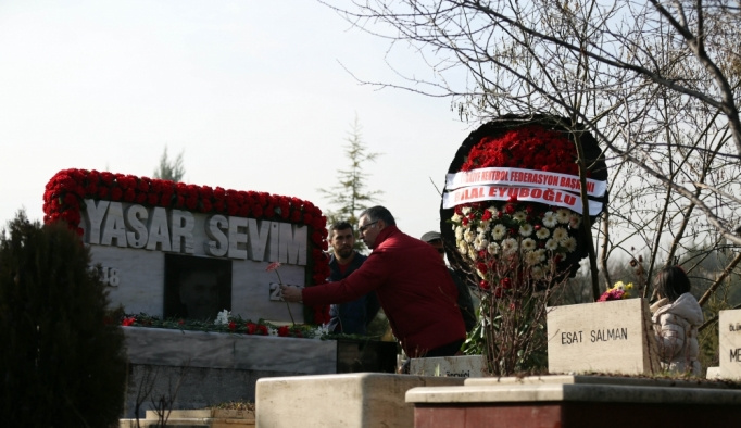 Hentbol camiası Yaşar Sevim'i unutmadı