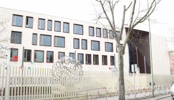 Türkiye'nin Berlin Büyükelçiliği'ne saldırı