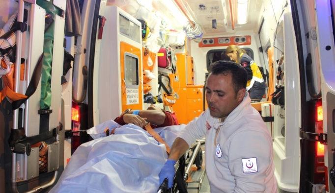 Adana'da otobüste "yan bakma" kavgası: 2 yaralı