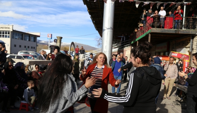 İranlı turistler nevruzu Erzurum'da kutladı