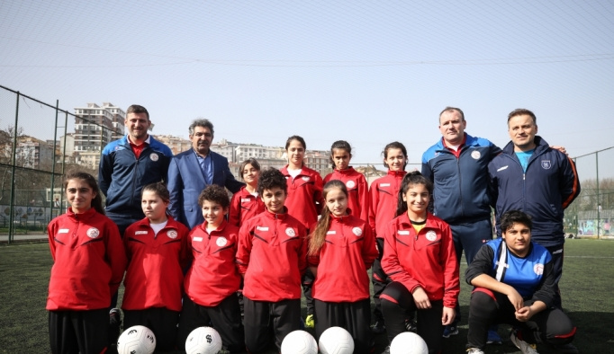 "Kızlar da Futbol Oynar" etkinliği