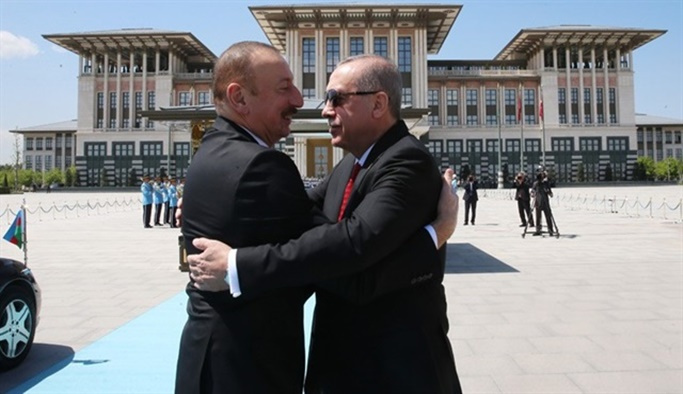 Aliyev Külliye'de resmi törenle karşılandı