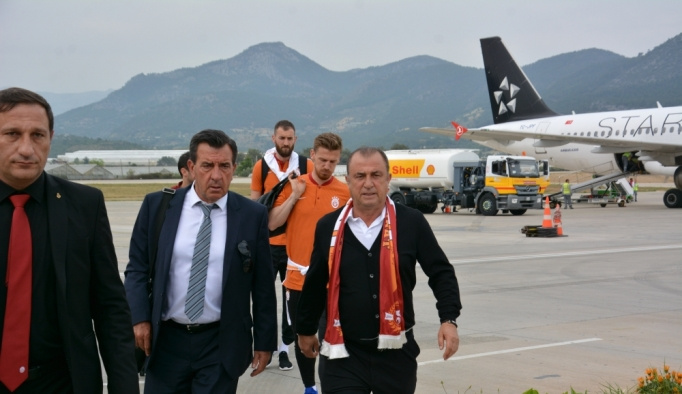 Galatasaray kafilesi Antalya'ya geldi