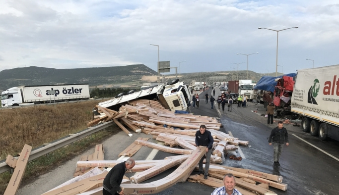 GÜNCELLEME - Kahramanmaraş'ta zincirleme trafik kazası: 2 ölü, 15 yaralı