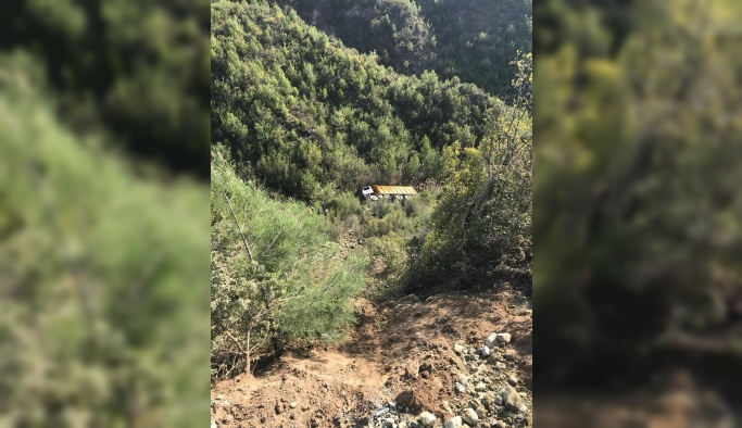 GÜNCELLEME - Uçuruma yuvarlanan kamyonun sürücüsü yaşamını yitirdi