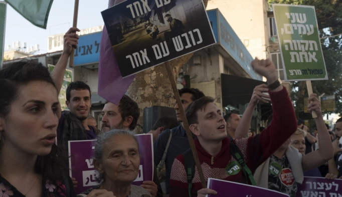 İsrailliler ordunun Gazze sınırındaki tutumunu protesto etti