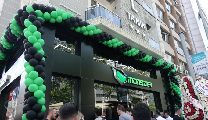 Monster Notebook 2. oyun mağazasını İzmir'de açtı