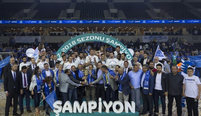 Şampiyon Türk Telekom kupasını aldı