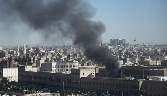 Suudi Arabistan Husileri başkent Sana'da vurdu