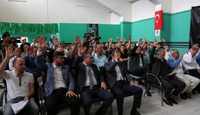 Denizlispor'da başkan Üstek güven tazeledi