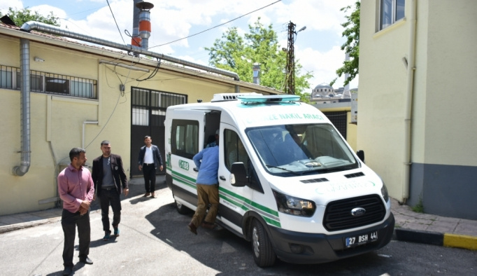 Gaziantep'te kule vinç devrildi: 1 ölü, 1 yaralı