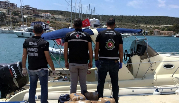 İzmir'de uyuşturucu teknesine "film" gibi operasyon