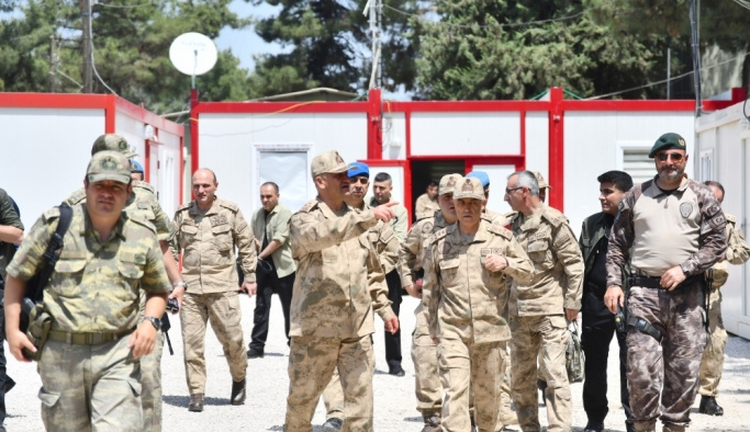 Jandarma Genel Komutanı Çetin, sınır hattında