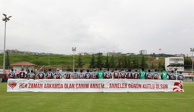 Trabzonsporlu futbolculardan Anneler Günü'ne özel video