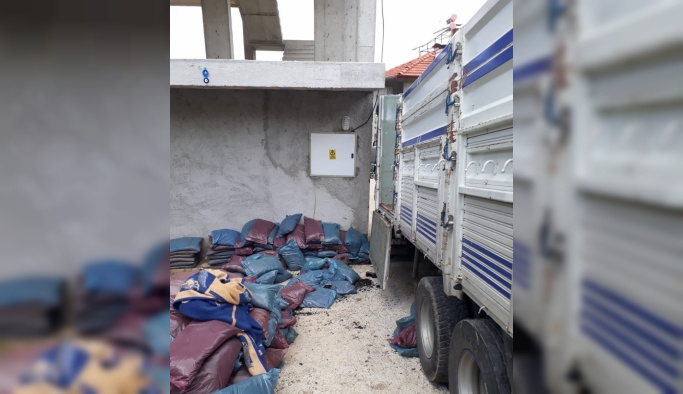 Burdur'da kamyonla duvar arasına sıkışan kişi öldü