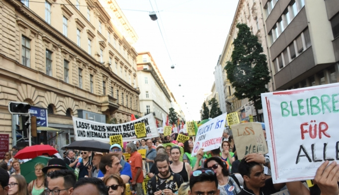 Dünya Mülteciler Günü'nde Avusturya hükümetine karşı gösteri
