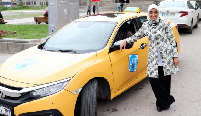 Taşkesenlioğlu seçim çalışmasını "Vakit Taksi"de yaptı