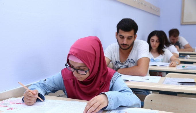Azerbaycan'da Türkçe Yeterlik Sınavı yapıldı