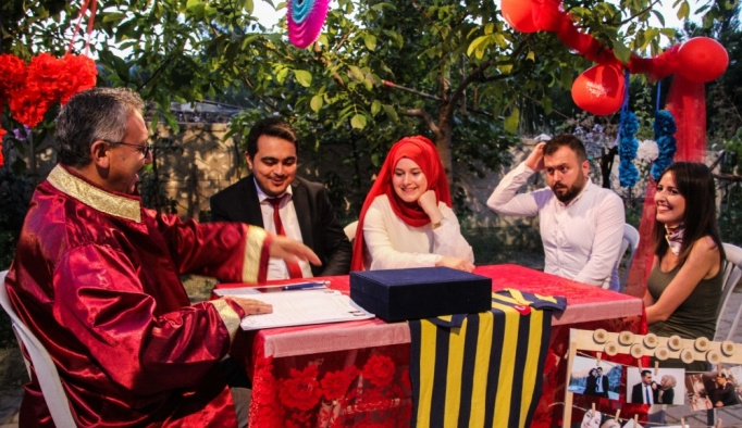 Fenerbahçeliler Günü'nde nikah masasına oturdular