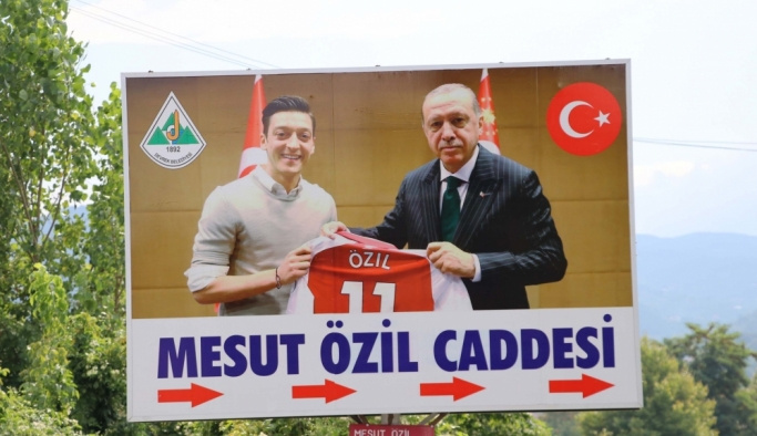 Mesut Özil'in ailesi desteklerden memnun