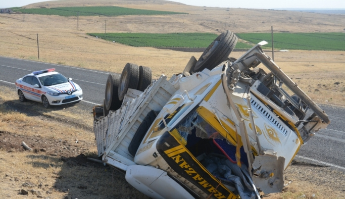 Şanlıurfa'da kamyon devrildi: 6 yaralı
