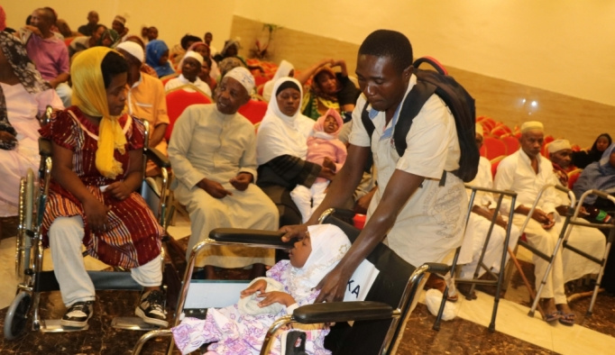 TİKA'dan Komorlar'a tekerlekli sandalye desteği