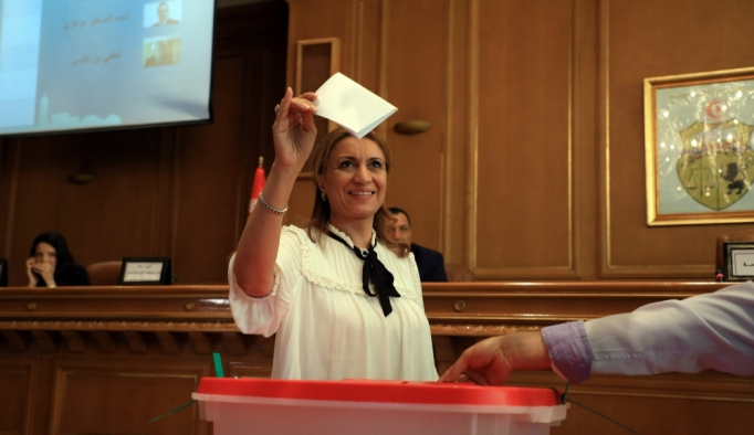 Tunus'un ilk kadın başkent belediye başkanı Nahda'dan
