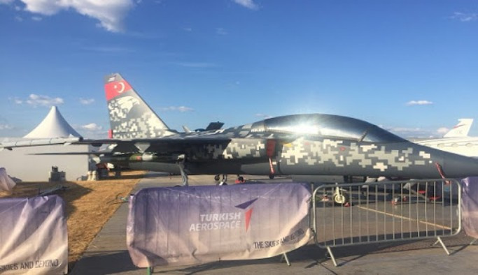 Türkiye'nin milli uçağı 'Hürjet' dünyaya tanıtıldı