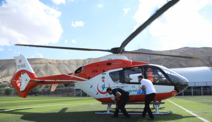Ambulans helikopter çorba tenceresine düşen bebek için havalandı