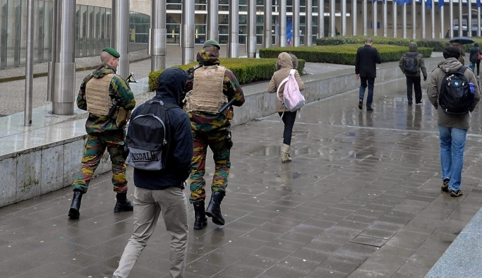 Belçika'da askerler sokakları terk edecek