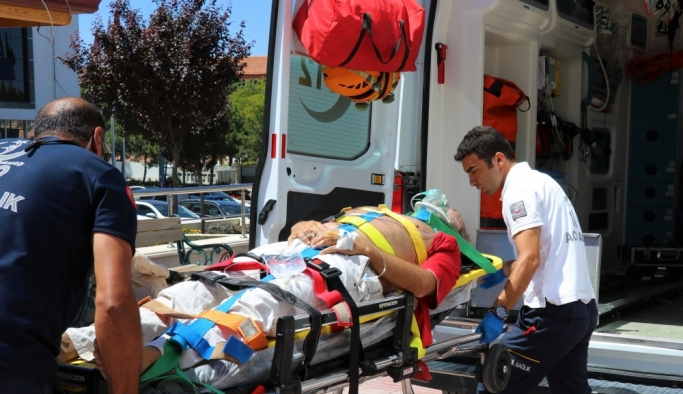 Burdur'da minibüs devrildi: 8 yaralı