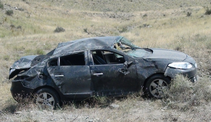Kars'ta otomobil devrildi: 5 yaralı