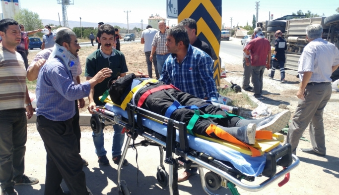 Konya'da tır midibüsle çarpıştı: 9 yaralı