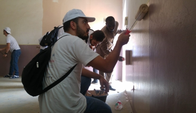 TİKA'nın Çad gönüllüleri yetimlere yardım etti