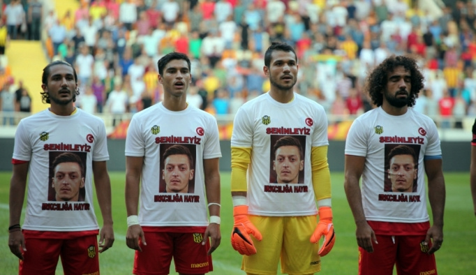 Yeni Malatyasporlu futbolculardan Mesut Özil'e destek