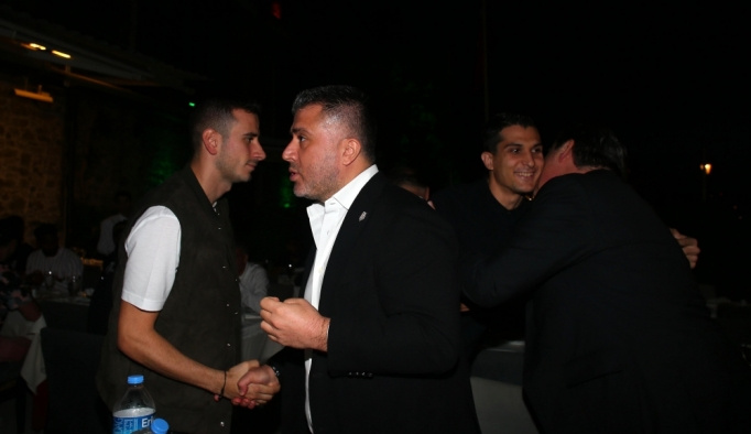 Beşiktaş'ta Başkan Fikret Orman ve takım yemekte buluştu