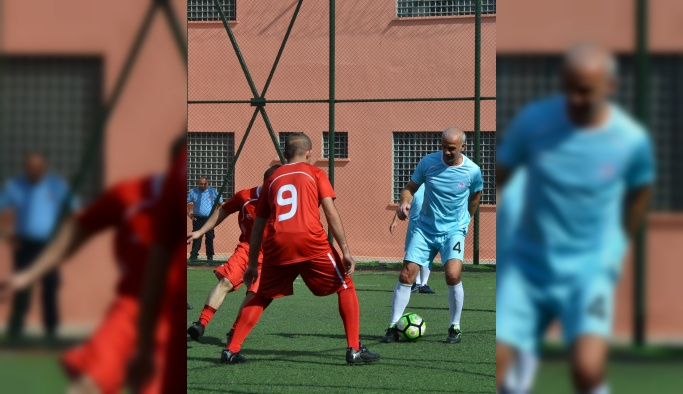 Eski milli futbolcular, hükümlü ve tutuklularla maç yaptı