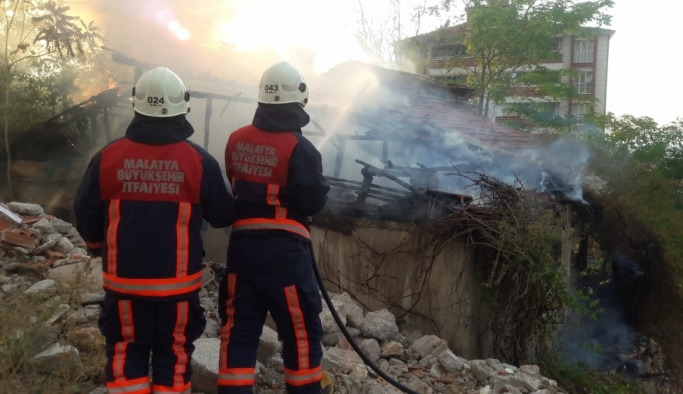 Malatya'da ev yangını