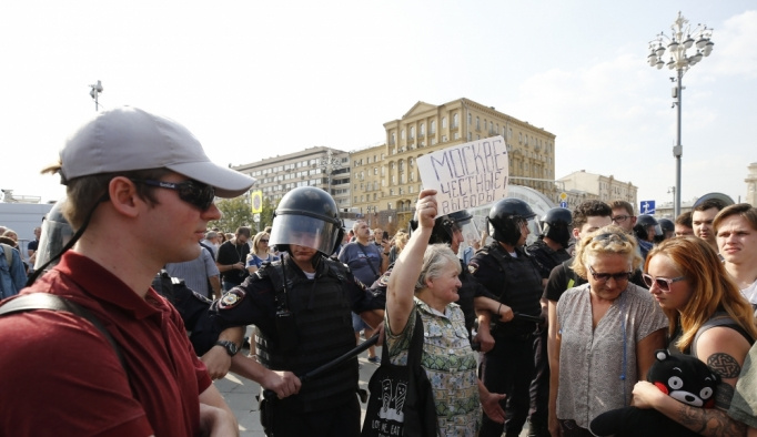 Rusya'da binlerce kişi emeklilik reformunu protesto etti