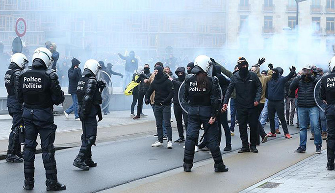 Brüksel'de protestoculara sert müdahale