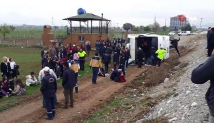 Denizli Acıpayam'da tur otobüsü devrildi, çok sayıda öğrenci yaralandı