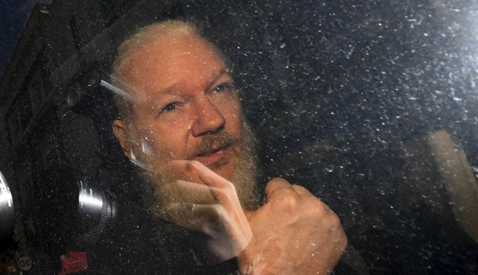 Ekvador, Assange'ın teslim edilme sebebini açıkladı