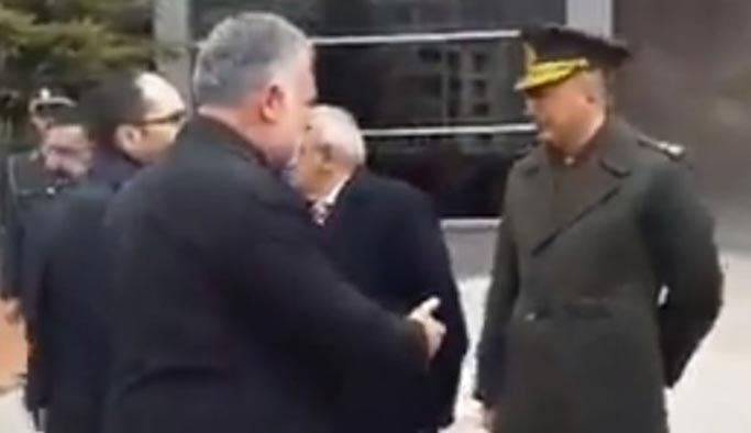 Komutan, HDP'lilerin elini sıkmadı