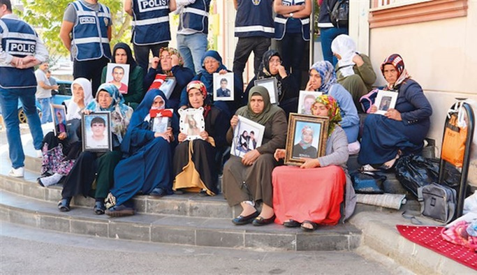 Diyarbakır annelerinden Barış Pınarı'na destek