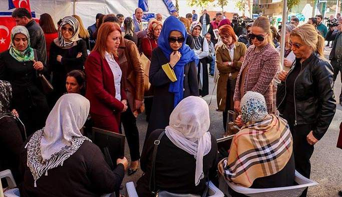 Diyarbakır Anneleri'ne öğretmenlerden destek