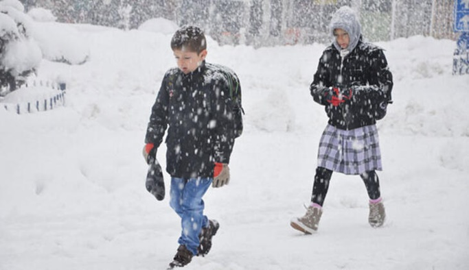 Yılın ilk kar tatili haberi çocukları sevindirdi