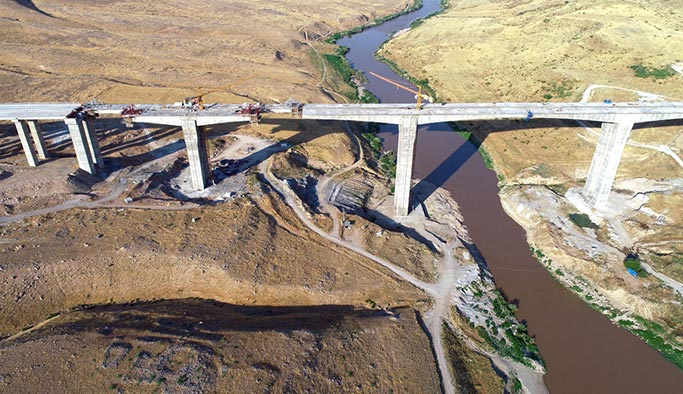 Türkiye'nin en uzun köprülerinden biri Batman'da inşa ediliyor