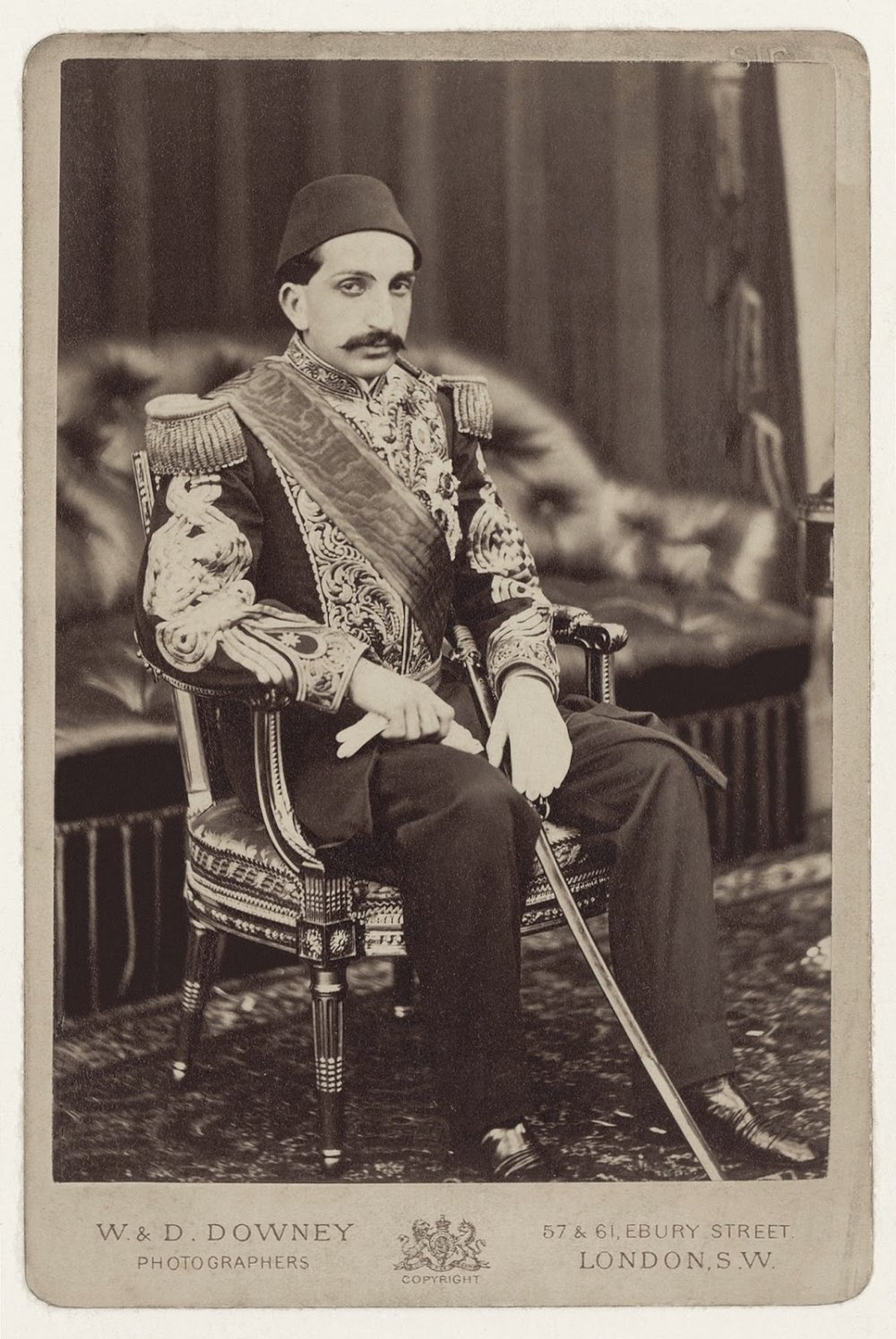 Sultan abdülhamidin gençlik yıllarında çektiği fotoğrafı