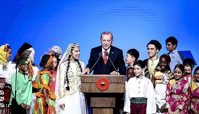 Erdoğan: Dünyayı güzelleştiren çocukların tebessümüdür