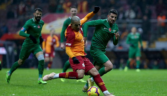 Galatasaray, Akhisar karşısında zorlandı
